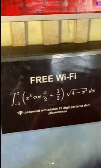 Momen Kocak Pengunjung Mikir Keras Cari Jawaban Soal Matematika Demi Wifi Gratis di Kafe ini