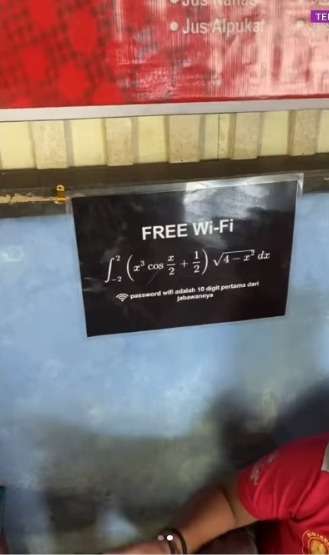 Momen Kocak Pengunjung Mikir Keras Cari Jawaban Soal Matematika Demi Wifi Gratis di Kafe ini