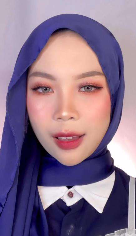 Transformasi makeup dari cupu jadi cantik maksimal.