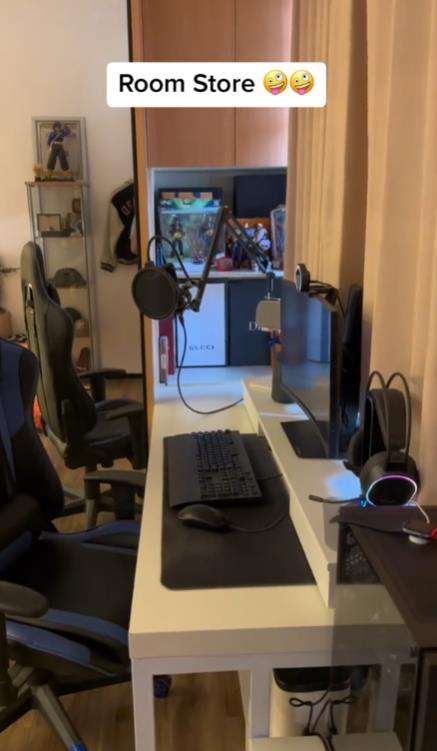 Viral kamar tidur serasa toko sepatu sneakers.