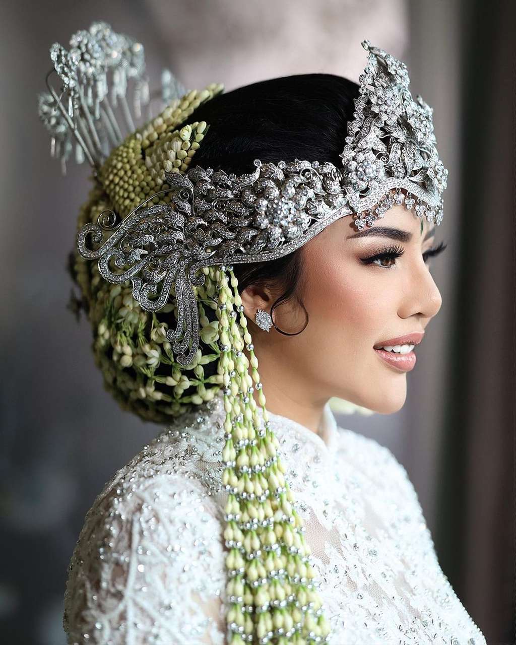 Potret pernikahan Angga Wijaya dan istrinya Anna