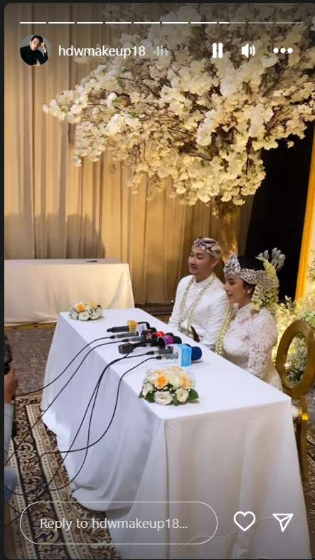 Potret pernikahan Angga Wijaya dan istrinya Anna