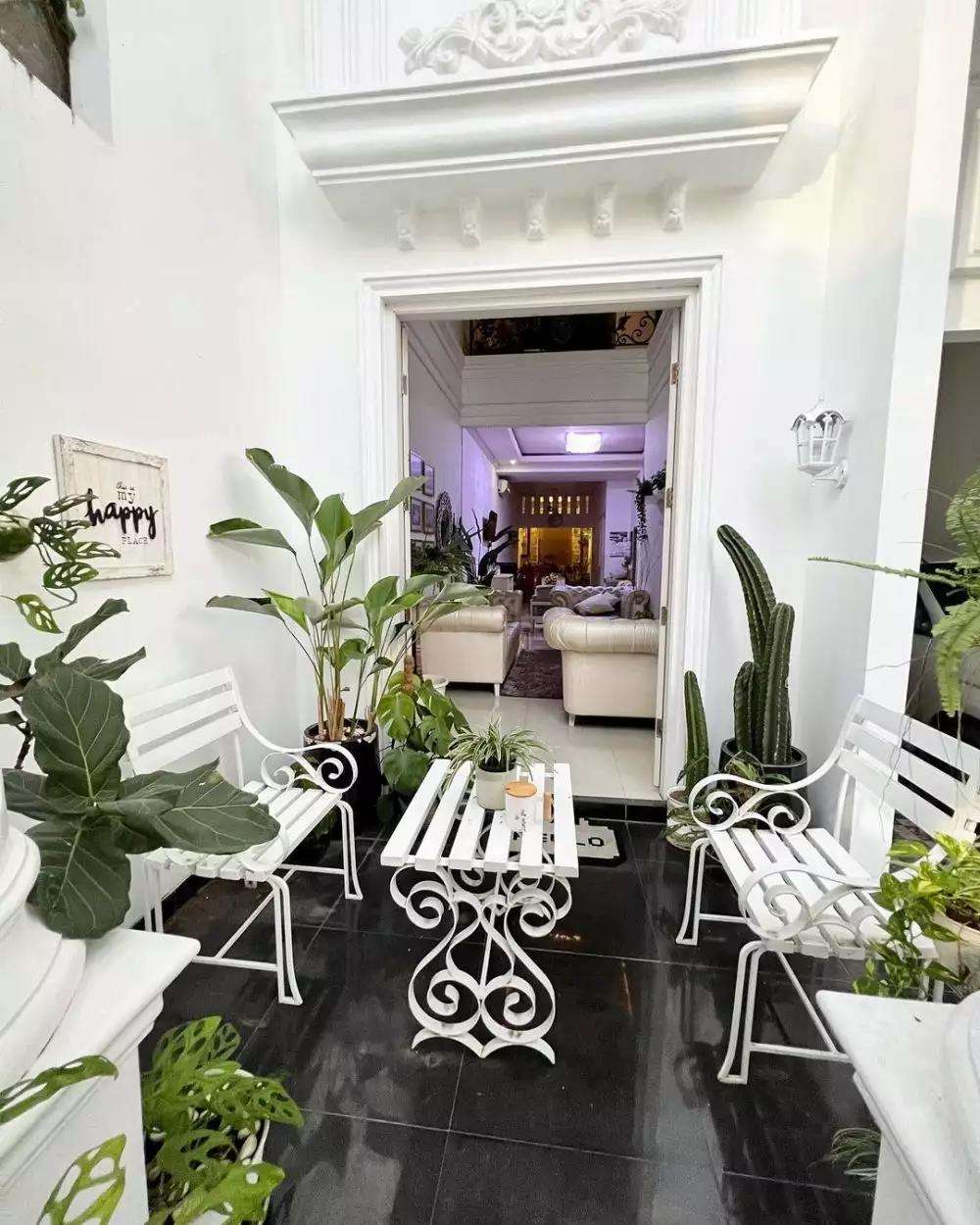 Menabung 11 tahun akhirnya bisa punya rumah mewah bak istana.
