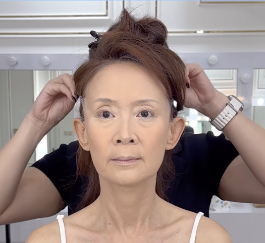 Memakai Face Lift Tape