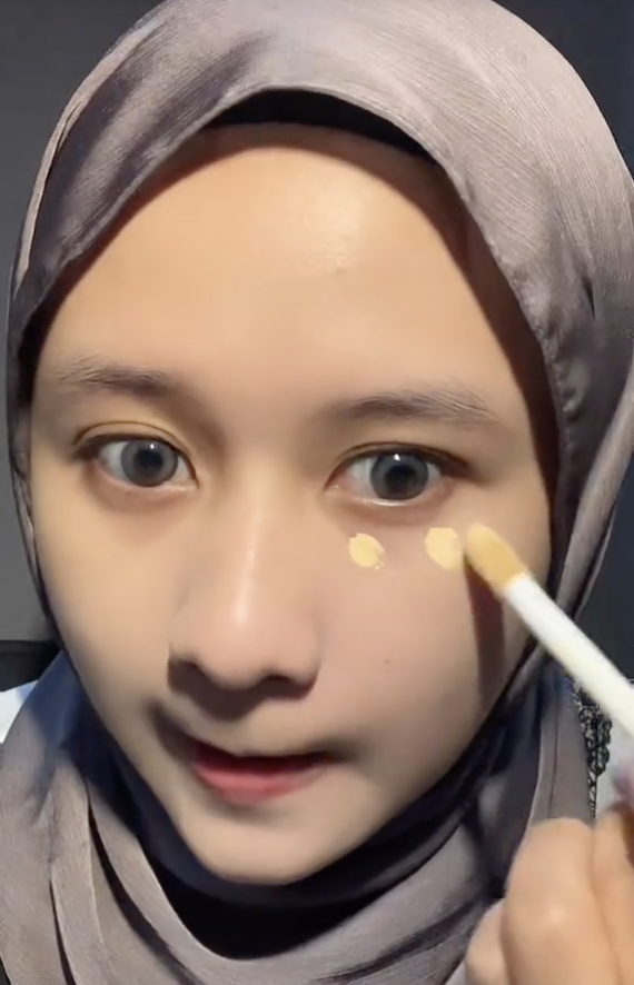 Memakai Concealer