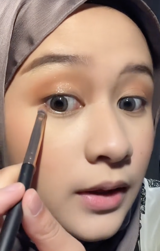 Memakai Eyeshadow
