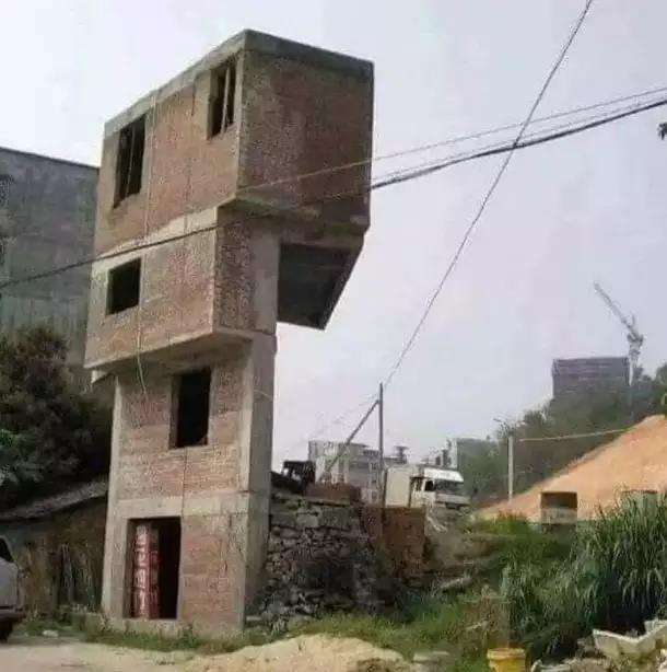 Deretan rumah dengan desain unik dan anti-mainstream.