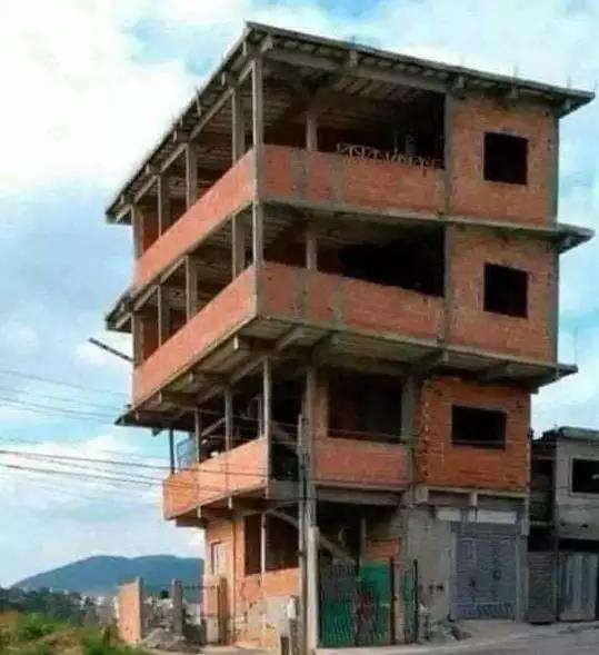 Deretan rumah dengan desain unik dan anti-mainstream.