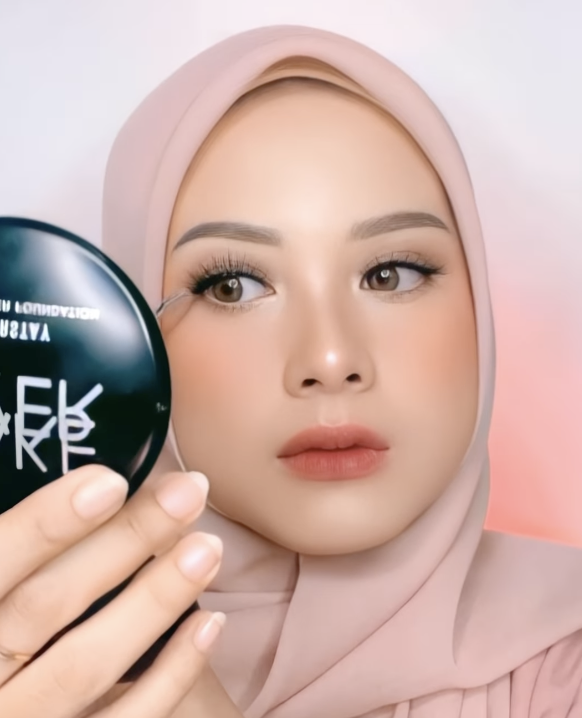 Memasang Bulu Mata Palsu Memasang Bulu Mata Palsu