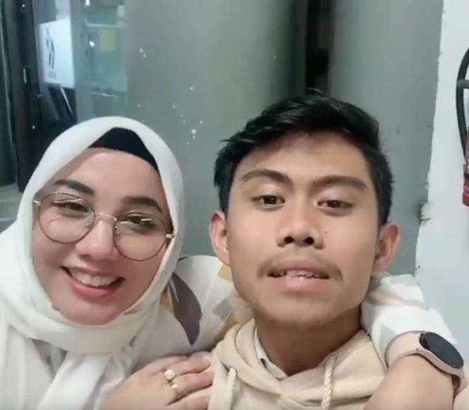 Viral berondong bangga pamer pacaran dengan tante-tante.