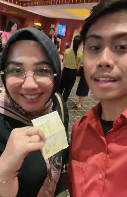Viral berondong bangga pamer pacaran dengan tante-tante.
