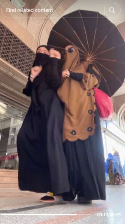 Viral Wanita Bercadar Asal Indonesia Joget Tiktok di Tengah Jalan Tanah Suci, Warganet: Aku yang Malu