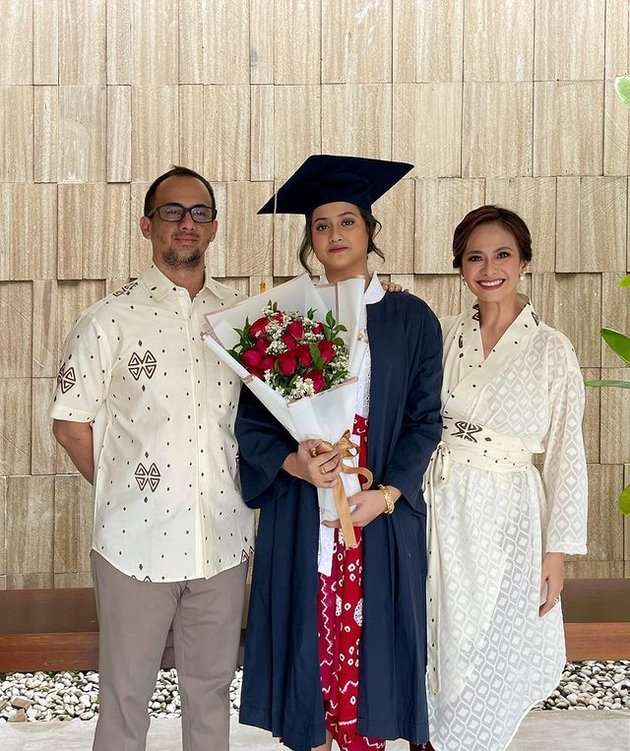 Aiska Vairana bersama Ersa Mayori dan Otto Satria