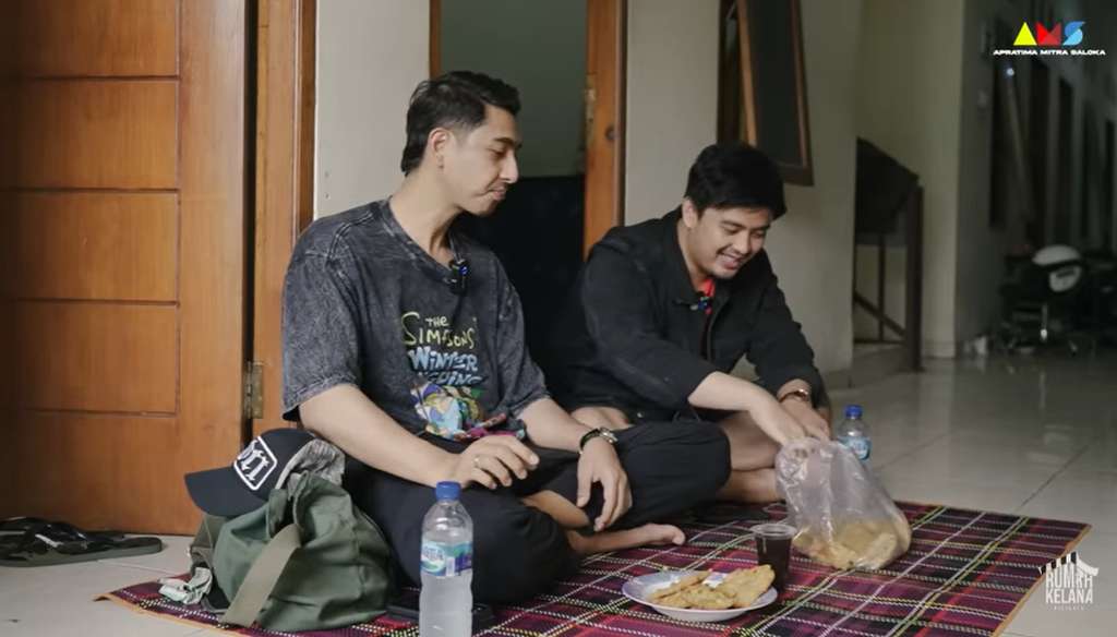 Potret kos Arya Saloka
