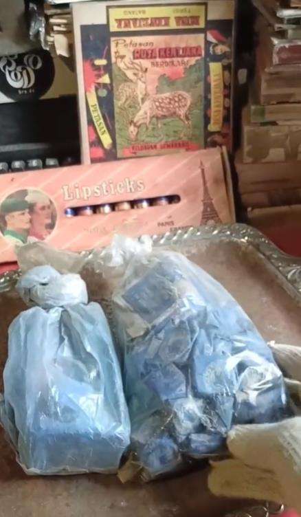 Nostalgia toko kelontong jadul jual blau.