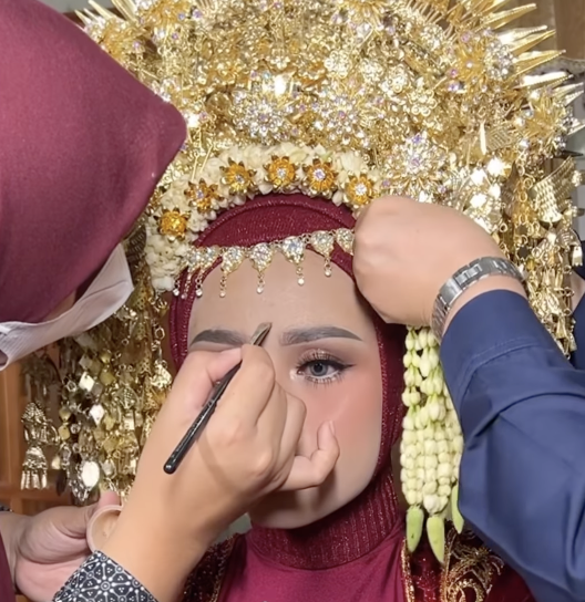 Memakai Makeup