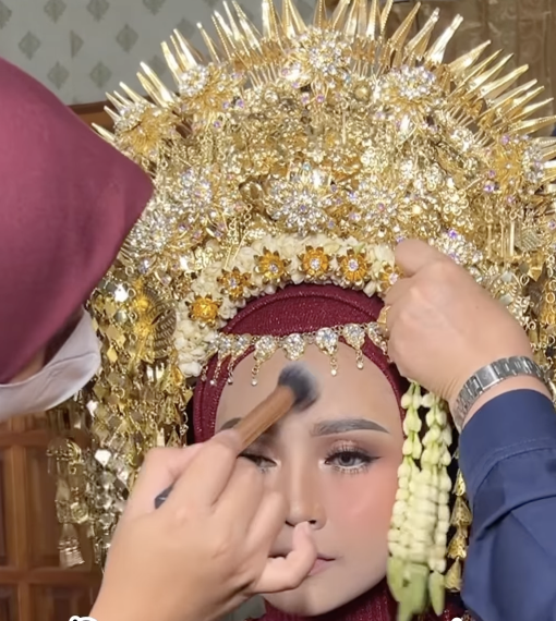 Memakai Makeup