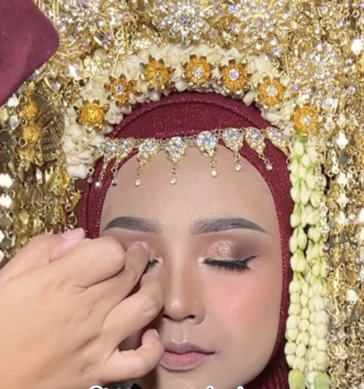 Memakai Eyeshadow