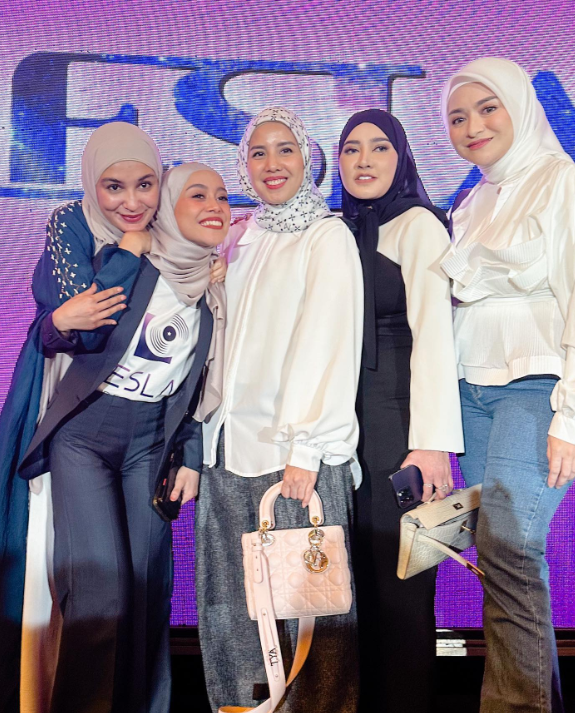 Instagram @shireensungkar