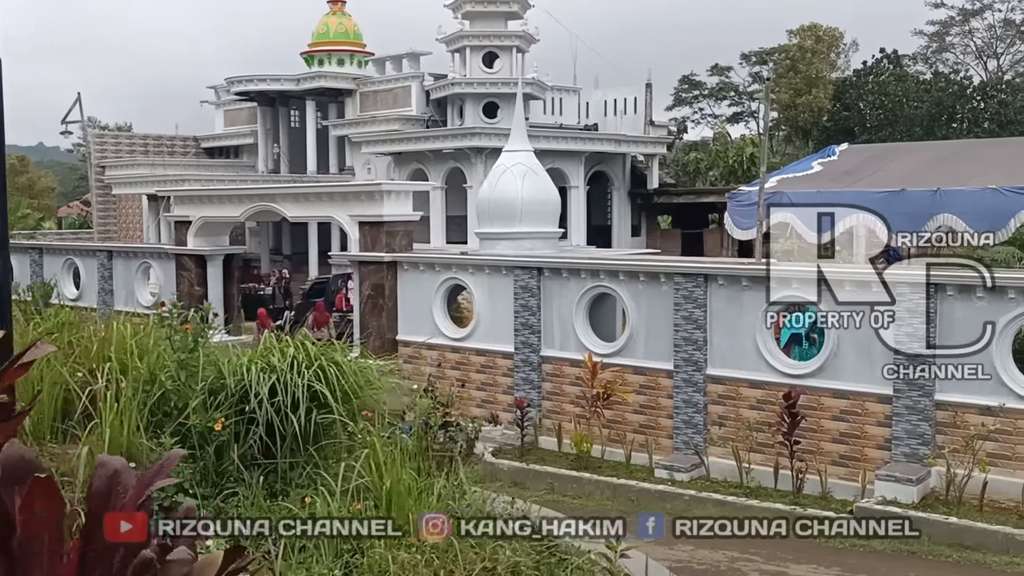 Terungkap! Rumah Mewah di Tengah Kuburan Kuningan Ternyata Milik Pengusaha Sekaligus TNI AD