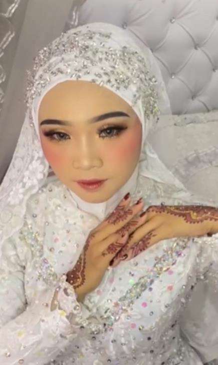 Wanita ini makeup sendiri pas akad nikah, hasilnya bikin berdecak kagum.
