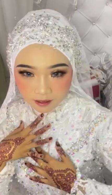 Wanita ini makeup sendiri pas akad nikah, hasilnya bikin berdecak kagum.