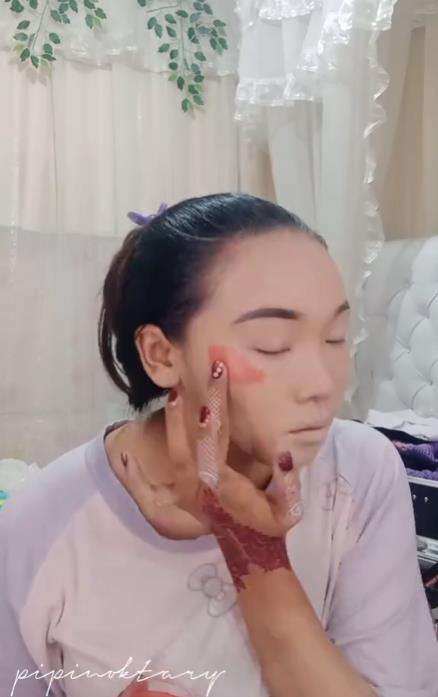 Wanita ini makeup sendiri di hari pernikahannya, hasilnya mirip idol K-Pop.