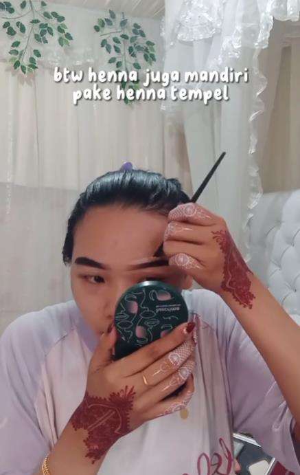 Wanita ini makeup sendiri di hari pernikahannya, hasilnya mirip idol K-Pop.