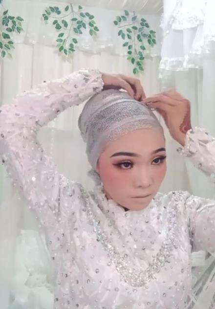 Wanita ini makeup sendiri di hari pernikahannya, hasilnya mirip idol K-Pop.