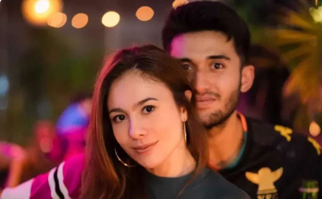 Momen sebelum foto mesra mereka menghilang
