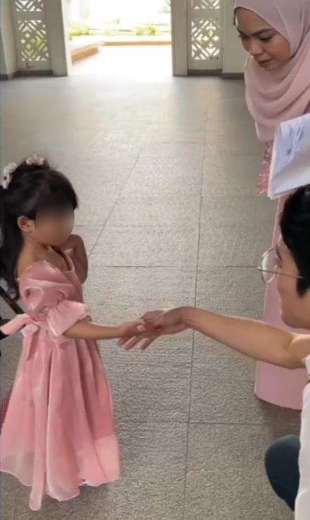 Momen Ayah bertemu Anak Pertama Kali Sejak Bercerai