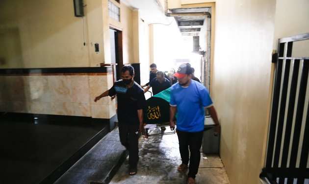 Potret rumah duka mendiang Iqbal Pakula Potret rumah duka mendiang Iqbal Pakula