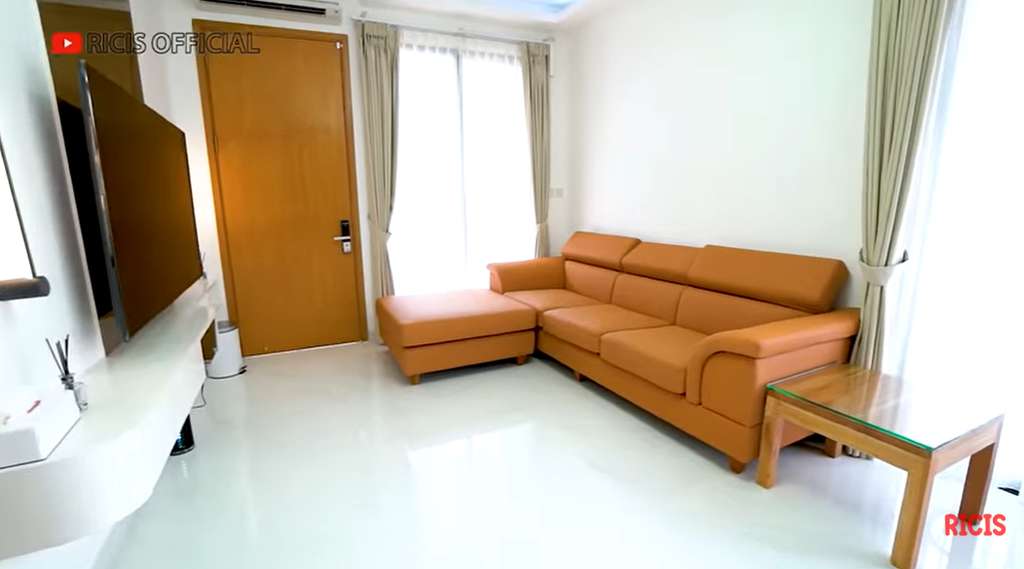 Potret Rumah Farida Nurhan (Foto: YouTube Ricis Official)