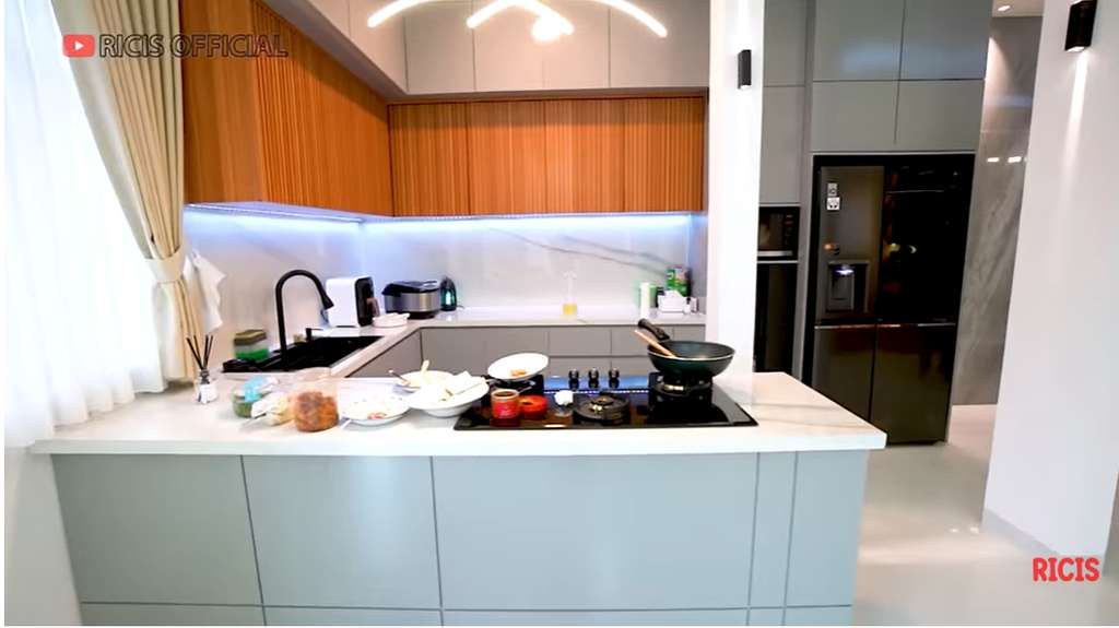 Potret Rumah Farida Nurhan (Foto: YouTube Ricis Official)