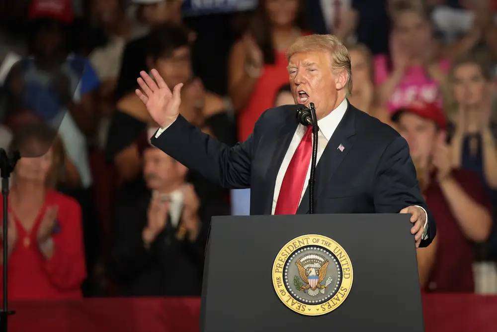 Trump maju sebagai Presiden AS dan terpilih Trump maju sebagai Presiden AS dan terpilih