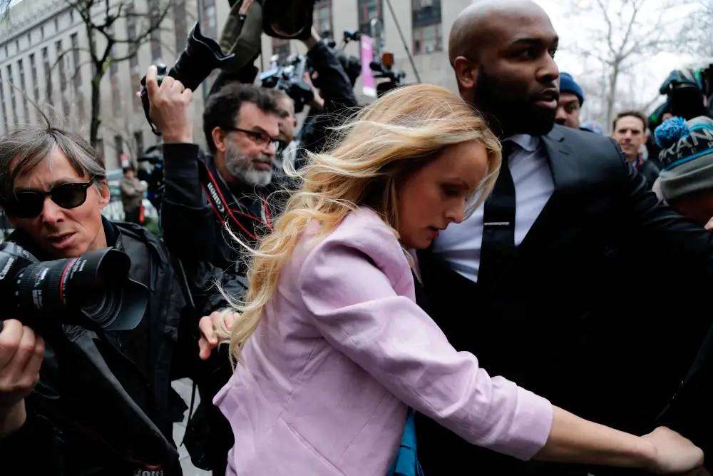 Stromy Daniels saat muncul di pengadilan Stromy Daniels saat muncul di pengadilan
