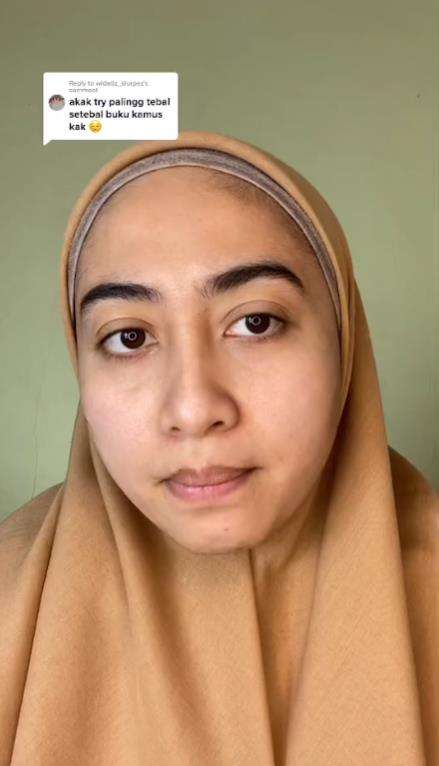 Pesona makeup tebal 10 lapis.