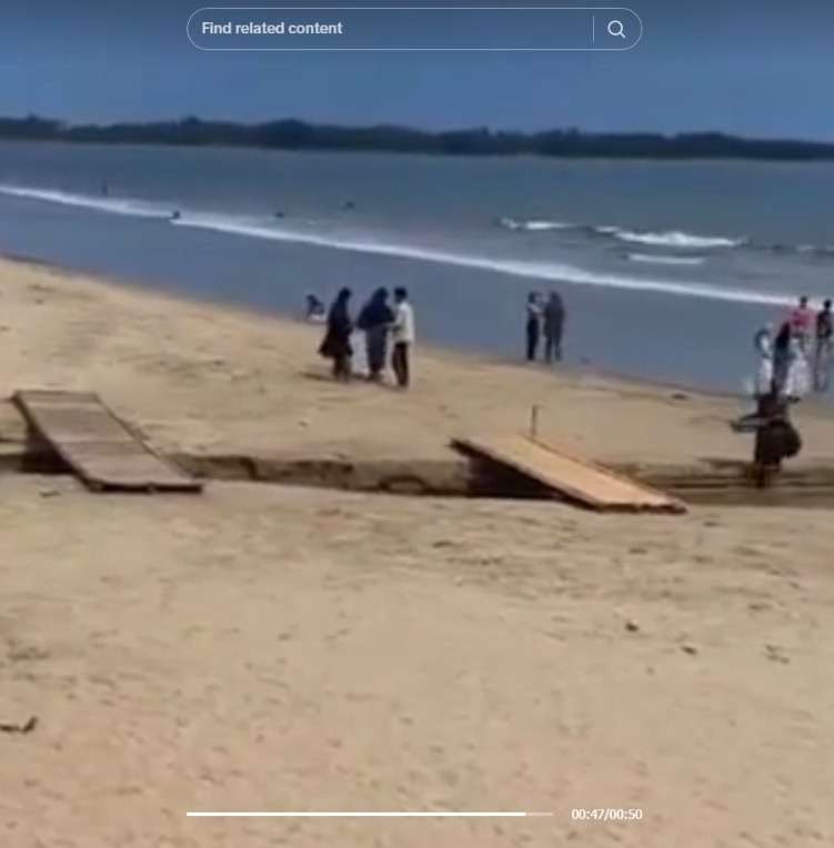 Viral Aksi Pungli di Pantai Carita, Jebak Wisatawan Pakai Jembatan Pribadi, Sekali Melintas Lewat Langsung Ditagih Rp5.000