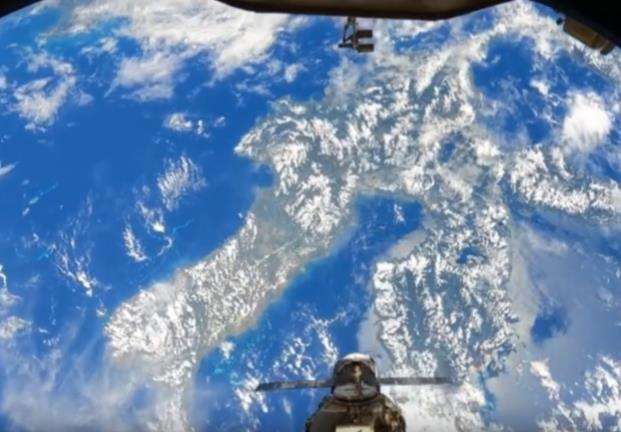 Penampakan pulau Sulawesi dari luar angkasa.