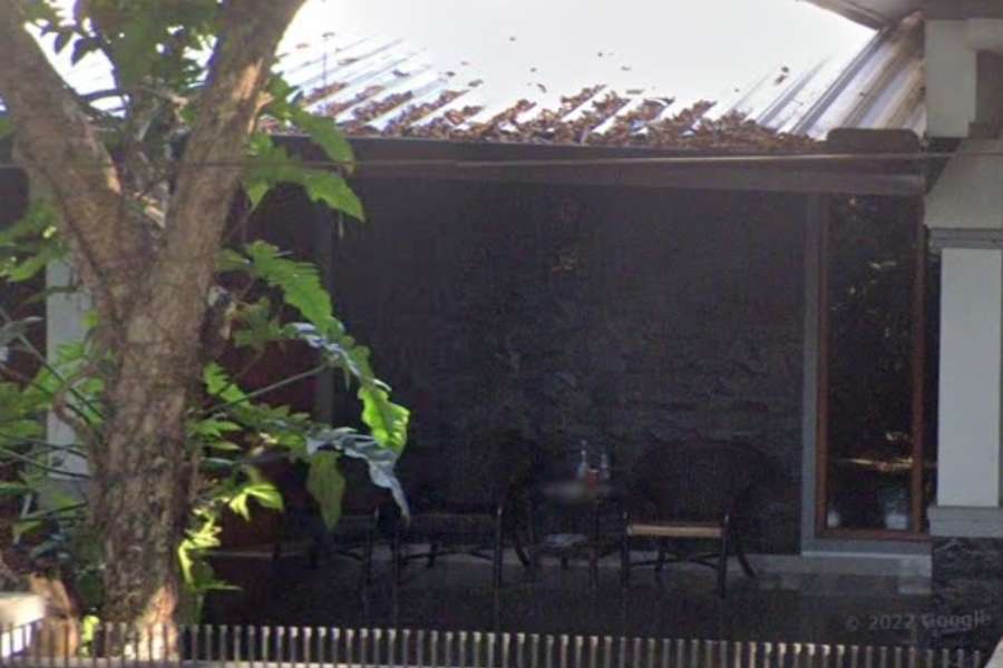 Teras Rumah Menteri Basuki yang Digusur