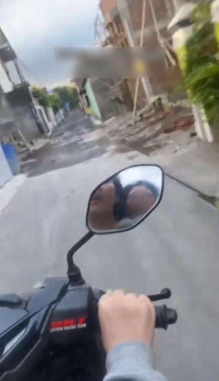 Dikejar polisi demi menghindari tilang malah kejebak jalan buntu.
