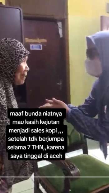 7 Tahun Gak Pulang, Wanita Kasih Kejutan Ibunya Pura-Pura Jadi Sales, Tak Langsung Dikeenali saat Buka Masker