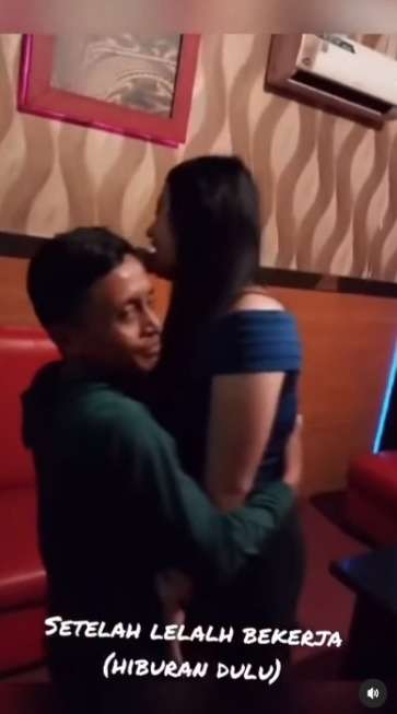 Bikin Geleng-Geleng, Aksi Pengemis Pati Siang Minta-Minta Malam Joget Bareng LC Karaoke