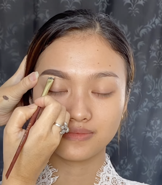 Memakai Concealer