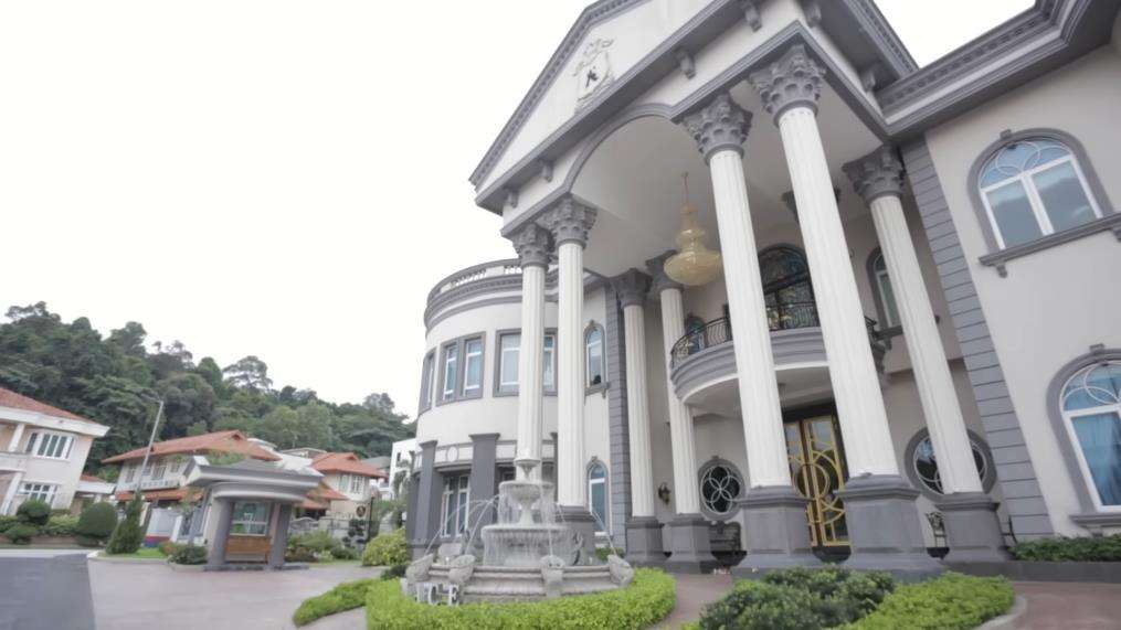 Rumah mewah Datuk Aliff Syukri 'Upin Ipin' bak istana.