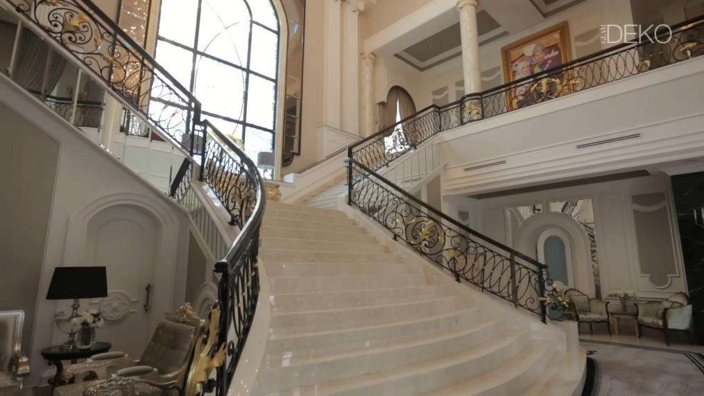 Rumah mewah Datuk Aliff Syukri 'Upin Ipin' bak istana.
