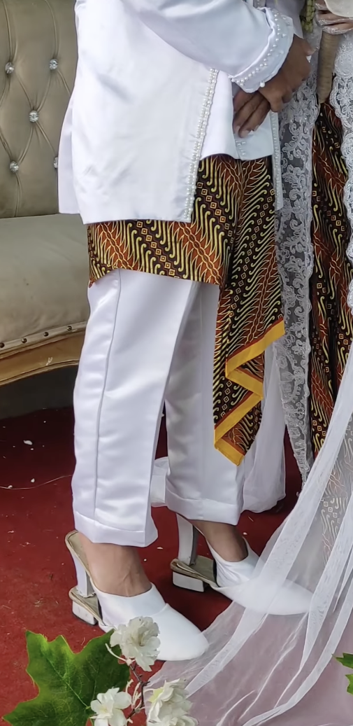Mempelai Pria Memakai Heels