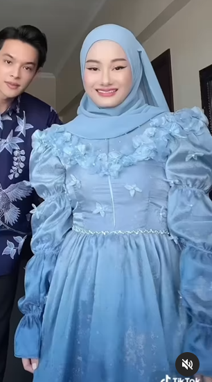 Dinda/ Instagram Dinda Hauw @dindahw Dinda/ Instagram Dinda Hauw @dindahw
