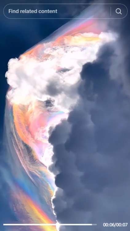 Momen Langka Pemandangan Awan Pileus, Bentuknya Cantik Warna Pelangi