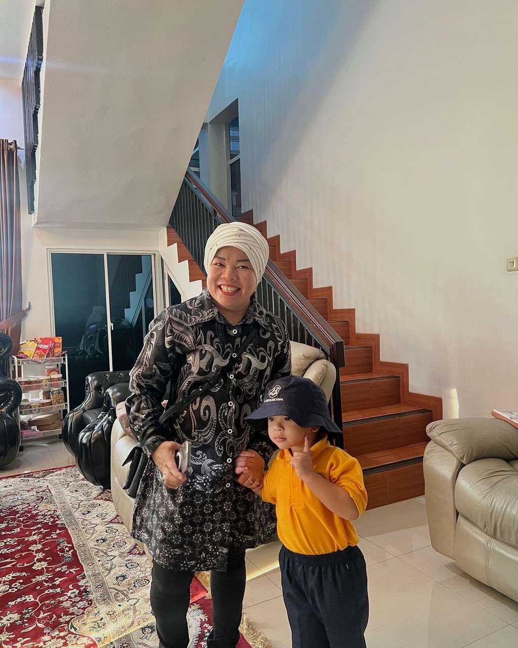 Oma Dewi dan Gala